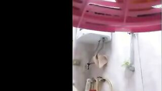 اختي تحت الدوش السخن بتستحما وبشوفها بتلعب في كسها وتحط الصابون عليه وشغاله تضرب سبعه ونص وان سكس مصري ا ورا الباب ماسك زوبري بضرب عشرتي عليها