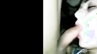 الراجل واقف  سكس مصري جامد متحمبط وزوبره واقف قدامه شبرين وبيشد لبوته من شعرها اوي وهو بيوجعها وبتمصله في زوبره الكبير