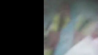 البنت الفاجرؤه واخدها حبيبها في مكان مهجور وهما قالعين لبسهم ونايم عليها ومدخبل زوبره بينيك فيها سكس مصري  بيدخلو عليها صحابه بيصوروها هي وبتتناك
