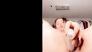 البنت الشرموطه بتلحس زوبر حبيبها وهو عالسرير وبترضعه اوي لغايه م سكس مصري ازوبره حمبط في بوقها ووقف اوي هي وبتمصه