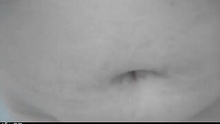 البنت الفاجره بتنصور في جسمها وهي عريانه مش لابسه خالص وبزازها لبره بتنلعب فيهم  سكس مصري وتعصر فيهم اوي وبتلعب في كسها وتصور فيه