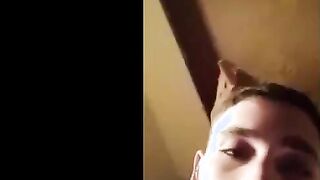 الراجل عالسرير واخد حبيبته ال بيعشقها في حضنه ومدخل  منتديات سكس  زوبره الكبير في كسها ووشها في وشه بينيك في كسها