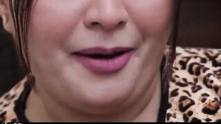 البنت في اوضه اخوها بتهديه فاسخ خطوبته جديد وزعلان وبتقرب منه بتسخن سكس مصري  فيه الشرموطه وتكلمه وهي ماسكه زوبره بتحسس عليه