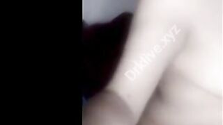 البنت الشرموطه في الديسكو سهرانه مع الشباب وهي شغاله واقفه تحك طيزها في ز سكس مصري وبر الرجاله وتتمايل عليهم بمياصه وشرمطه
