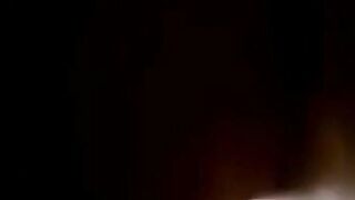 الشرموطه نايمه عالسرير عريانه  سكس مصري جديد والراجل بيجي يطلع ينام جنبها بيبوس في شفايفها وهو بيبوس بيلعب في كسها وبيفضل يبعبصها
