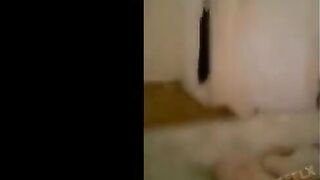 البنت الشرموطه نايمه علي جنبها والراجل مدخل زوبره في كسها بينيك في سكس مصري ه وهو الكس واسع من كتر اللعب والنيك فيه
