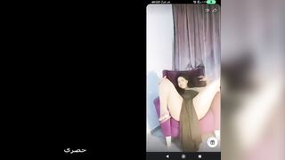 البنت الفاجلره ماسكه كسها هرياه ومقطعاه من النيك واللعب فيه بالزوبر الصناعي وبتلح سكس مصري سه بعد متخلص نيك وتمص في لبنها ال نزلته
