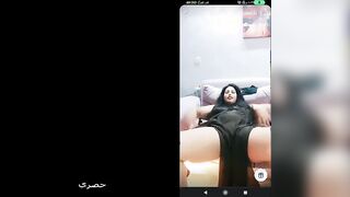 البنت الفاجلره ماسكه كسها هرياه ومقطعاه من النيك واللعب فيه بالزوبر الصناعي وبتلح سكس مصري سه بعد متخلص نيك وتمص في لبنها ال نزلته