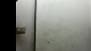البنت مخطوفه من اتنين شباب معرصين مقلعينها لبسها غصب عنها وبينامو معاها  موقع سكس هما الاتنين سوا وبيغتصبوها وهو فاشخ كسها نيك هي وواقفه مربوطه
