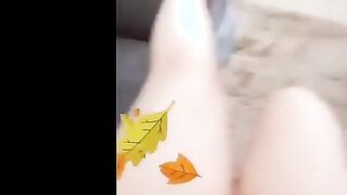 البنت الشرموطه حاطه رجل علي رجل وهي لابسه الفستان سكس مصري  القصير وركبتها باينه عريانه والراجل بيتفرج عليها وزوبره بياكله وهو جنبها