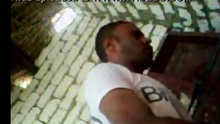 البنت الشرموطه بتاقبل جارها في الحوش البهايم وبيبوسها في  سكس مصري رقبتها اوي وبشفايفها وهو منومها عالارض وفاتح رجلها بيلعب في كسها