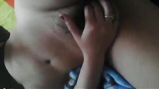 ابن عمتي وانا بايته عندهم بيدخل الاوضه وبيحسس علي طيزي المكشوف سكس مصري ه بحجه انه يغطيها وبيطلع زوبره يلعب فيه