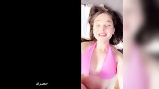 المتناكه نايمه عالسرير وهي بتصور نفسها بتضرب سبعه ونص وتغرق لبنها في ملايه السرير سكس تويتر موقع سبعة ونص  وشغاله تصور وشها هي وبتعض اوي في شفايفها وكاتمه صوتها من الصراخ والمتعه