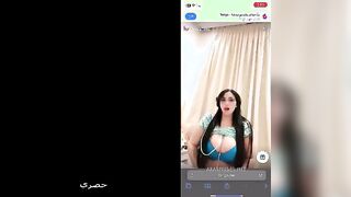 البنت الفاجره طالعه عالسرير بترقص عالموسيقي ومشخلعه نفسها وبتهز اوي وبتجي صاحبتها الشرموطه شرمها سكس موقع سبعة ونص  بتشدها لتحت وزنقاها عالحيط وتلعب في شعرها وتداعبها