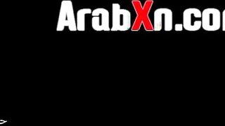 البنت الفاجره مدخله زوبر صناعي في كسها بتتناك منه اوي واخوها بيدخل عليها الاوضه بيشوفها وبيقوم مطلع زوبره من البنطلون وناكته في  شرمها سكس موقع سبعة ونص اخته وبيقولها زوبري هيكيفك اكتر ي لبوه