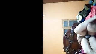 الراجل نايم عريان عالسرير والمتناكه راكبه فوق جسمه علي ضهرها  xnxx xxnxx موقع سبعة ونص مصري وزوبره مدخله في طيزها كله وهو ماسك بوس في رقبتها وبيعض فيها