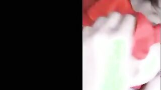 البنت المتناكه راكعه تحت رجل صاحب اخوها بتمصله في زوبرهخ اوي واخوها واقف وراها ب سكس مصري يلعب في زوبره وهو بيتفرج عليها مع صاحبه