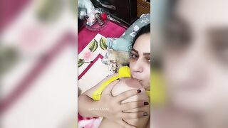 القحبه بتلعب في بزها المكبير وتقربه سكس مصري , موقع سبعة ونص. , موقع سبعه ونص  من بوقها وشغاله تطلع لسانها وتلحس فيه اوي وتشد في حلمه بزها لبره