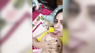 القحبه بتلعب في بزها المكبير وتقربه سكس مصري , موقع سبعة ونص. , موقع سبعه ونص  من بوقها وشغاله تطلع لسانها وتلحس فيه اوي وتشد في حلمه بزها لبره