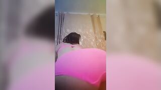 الموزه المتناكه لابسه الاندر والستيانه وبترقص بيهم في موقع شرمها سكس  موقع سبعة ونص موقع سبعه ونص الصاله وتهز في وسطها يمين وشمال وجسمها كله بيترعش من الرقص