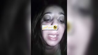 الشاب بياخد صاحبته وبيفضي غشاء بكارتها لاول مره ليها تتناك وهي منهاره من  سكس مصري البكاء والخوف ماسك جسدها وبيحاول يهديها