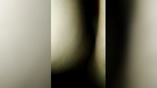 ام كس مشعر بتتناك  نيج موقع سبعه ونص موقع سبعة ونص من زبونها وهو مدخل زوبره كله في كسها ونايم فوقيها وشغال فيها نيك بيشدها من شعر كسها