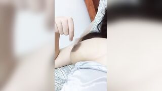 الشرموطه نايمه عالسيرير ومطلعه بزازها لبره القميص بتاعها   سكس مصري , موقع سبعة ونص. , موقع سبعه ونص وهي بتلعب في بزها وتشد فيه لبره وتمشي صوابع ايدها براجه اوي