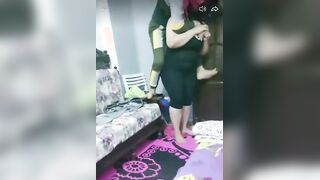 الشرموطه التخينه بتركب حبيبها فوق منها وتمشي بيه ف الشقه وهو مبسوط اوي وبي سكس مصري نزل بتشيله هي وتحطه عالسرير علشان تركبه