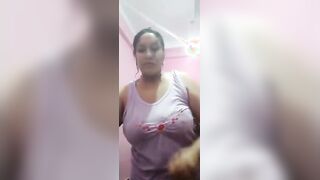 القحبه امي وهي في الحمام بتستحما  سكس مصري , موقع سبعة ونص. , موقع سبعه ونص سايبه باب الحمام مفتوح وانا بتفرج عليها وبضرب عشرتي علي جسمها