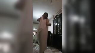 اللبوه طالعه من الحمام واخده شاور سوخن ولافه الفوطه البيضاء سكس مصري , موقع سبعة ونص. , موقع سبعه ونص  حولين جسمها وشغاله تتمخترؤ في الريسبشن وتهيج الراجل بجسمها