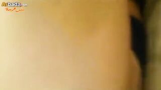 الموزه نايمه وفاشخه رجليها ومسكاهم لافه ايدها حوليهم  نيج عراقي موقع سبعة ونص , موقع سبعه ونص والراجل بتاعها ماسك زوبره بيقرب من كسها وبيحك فيه من بره الاول