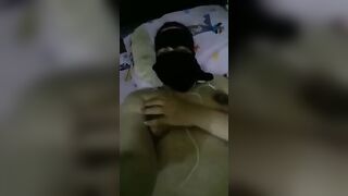 المنقبه الشرموطه نايمه عالسرير بلبوصه وماسكه ورده  موقع بزازي موقع سبعة ونص , موقع سبعه ونص حمرا بتلعب فيها علي وشها وشغاله المنيوكه تصور في كسها الواسع من كتر النيك