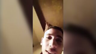 البنت طالعه علي راجلها وقاعده علي رجله وهي ملط خالص وحاضنها اوي ليه وزوب سكس مصري ره بيحك في كسها من بره وبعدين نكته فيها