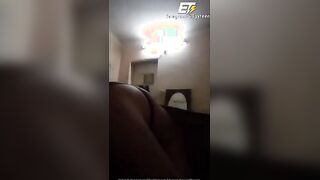بنت الفاجره ماسكه صباع الروج الكبير نيج موقع سبعه ونص موقع سبعة ونص  وهي بتدخله في كسها لجوه وتطلعه فيه وبتلعب في زنبور كسها بنفس الوقت