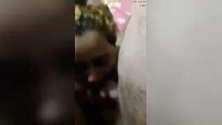 الراجل بيغصب البنت تمص في زوبره اوي وهي بتبكي منه وتقوله خليك حنين سكس مصري  وانا هعملك ال انت عايزه وبتنزل تمصهوله