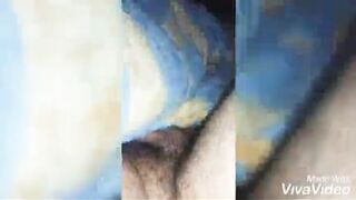 البنت الفاجره نازله تحت زوبر الراجل وبتشد فيه كانه صدر بترض سكس مصري عه زي البقره وبتمصه وتدخله في بوقها كله