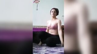 الشرموطه بتقدم اختها لجوزها  سكس مصري , موقع سبعة ونص. , موقع سبعه ونص وتقوله اختي الشرموطه عايزه تتناك من زوبرك وهو لبياخده بينام معاها قدتام مراته
