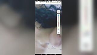 البنت الشرموطه بتقلع لبسها ونايمه بلبوصه وهي بتحسس علي جسمها وتمشي صوابع ايدها علي سكس مصري ه وتقفش في بزازها الحلوه تلعب فيهم شويه