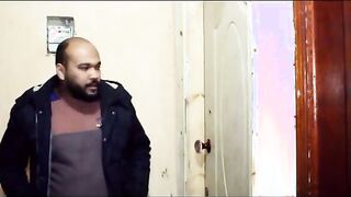 البنت قاعده في الشباك وجارها بيكلمها فون علي علاقه معاها وبيديها موعد تد سكس مصري خله الشقه بتاعته وبتجي له وبينك في كسها