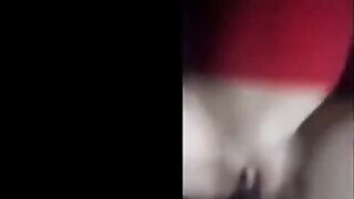 المتناكه طالعه علي زوبر الراجل ومدخلاله في كسها هي ومدياله ضهرها  سكس مصري , موقع سبعة ونص. , موقع سبعه ونص وبتتمايل يمين شمال والزوبر جواها وحاطه ايديها علي رجله