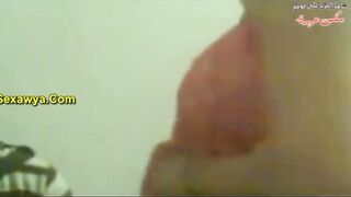 الراجل الخول داخل عالبن هيجان مش قادر يصبر ولا يستنا وبيقلعها قميص النوم الاحمر وهي سكس مصري  واقفه بيقولها يلا بق مش قادر عايز انيك