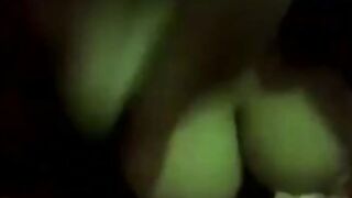 البنت الشرموطه بتتناك من حبيبهتا وهي معاه في غرفه نومه وبيفتح كسها اوي بزوبر سكس مصري ه فاشخهولها وهي من كتر الصراخ صوتها راح