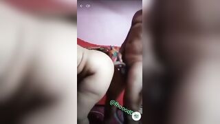 الراجل عديم الضمير بيدخل علي بنته القاصر وهي نايمه وبيكشف هدومها ويرفعها لفوق ومطلع زوبره  سكس مصري بينيك كسها وببيفتحها وهي بتصرخ من الوجع
