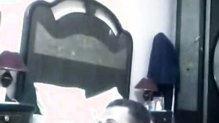 البنت المتناكه جايه تخون جوزها مع صاحبه وهي معاه عالسرير بيشلها وبيطلعها فوقيه وبيح سكس مصري ك زوبره في طيزها الكبيره ال بالعه زوبره