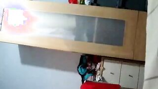 المتناكه في اوضتها بتقلع لبسيها بعد مارجدعت من الشغل  سكس مصري , موقع سبعة ونص. , موقع سبعه ونص وبترميه كله عالارض وشغاله تلعب في صدرها عايزاهم يكبروا