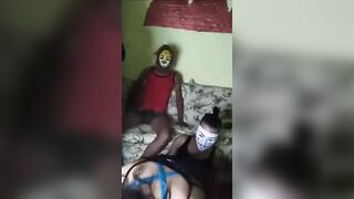 البنات السحاق التلاته الشراميط عالسرير البنت بتتناك منه والتانيه بتلحس في زوبره هو بيدخل وبيطلع زوبره في صاحبتنها و سكس مصري واحده تالته بتترقص عالسرير طالعه وبتتهز