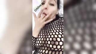 البنت قاعده بتلعب في كسها وهي فشخاه عالاخر وبتلعب فيه بجنون ش سكس مصري غاله دعك فيه وكسها احمر من الهري والنيك