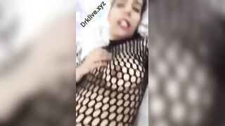 البنت قاعده بتلعب في كسها وهي فشخاه عالاخر وبتلعب فيه بجنون ش سكس مصري غاله دعك فيه وكسها احمر من الهري والنيك