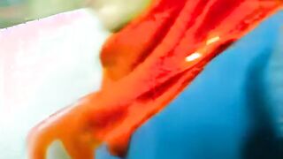 البنت كسها بياكلبه وهي عالسرير مفلقسه طيزها وبتلعب في خرم بتاعها وشغاله  سكس مصري تشسم فيه اوي وتهيج نفسها وكسها مولع نيك