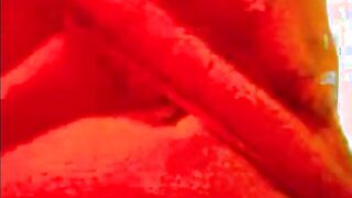البنت كسها بياكلبه وهي عالسرير مفلقسه طيزها وبتلعب في خرم بتاعها وشغاله  سكس مصري تشسم فيه اوي وتهيج نفسها وكسها مولع نيك